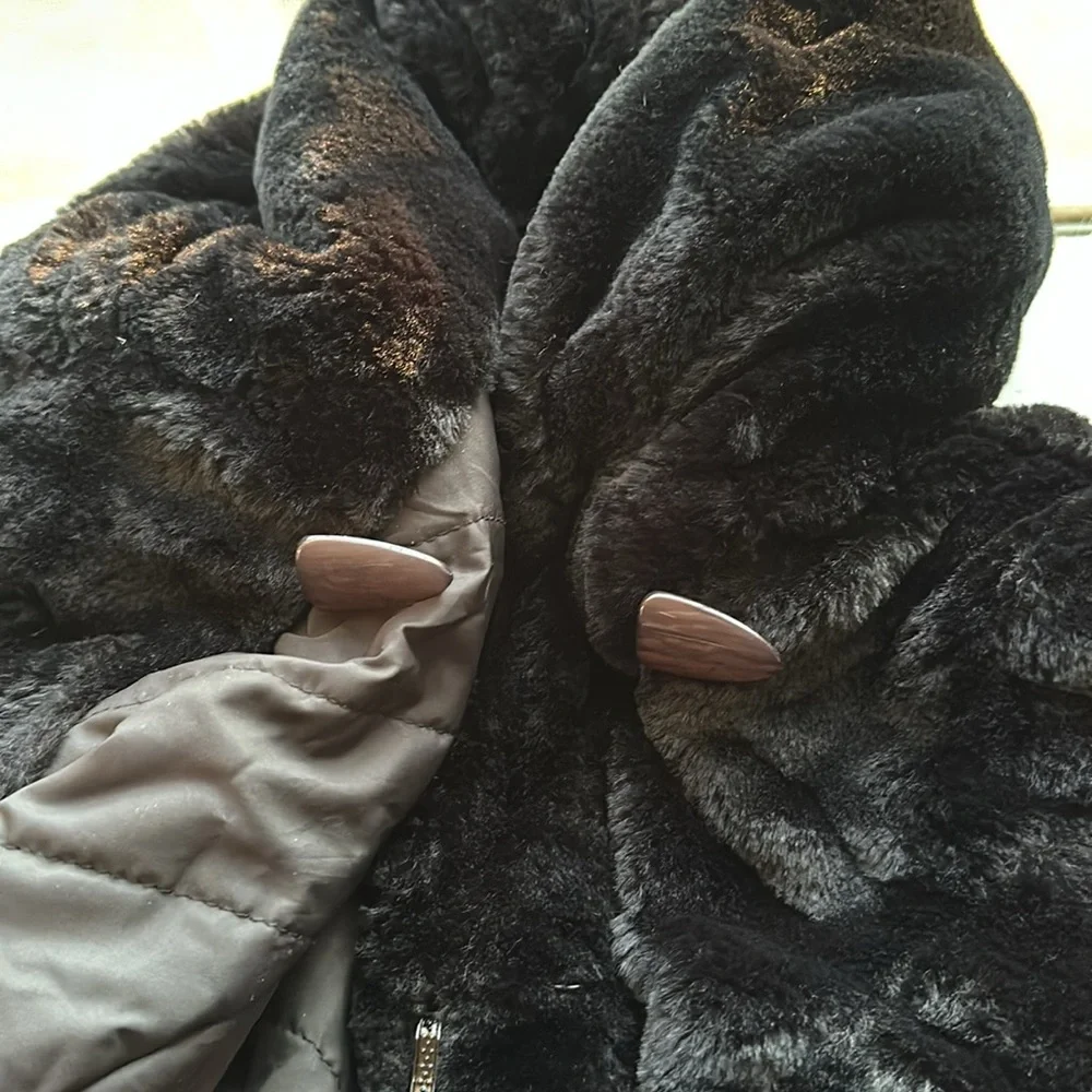 Luxurious Black Faux Fur Coat - Picture 6 of 17